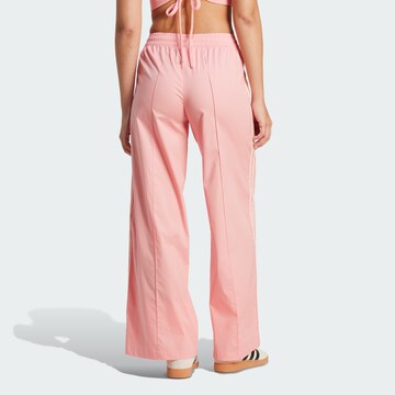 ADIDAS ORIGINALS - Pierna ancha Pantalón en rosa