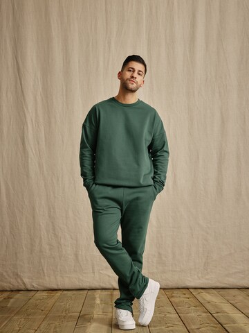 Kosta Williams x About You - Sweatshirt em verde