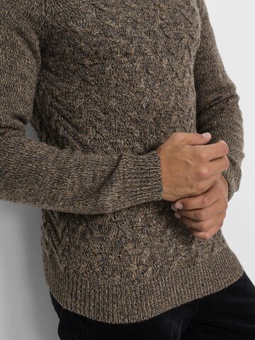 Pullover di bonprix in marrone