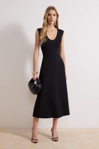 Trendyol - Vestido en negro: frente