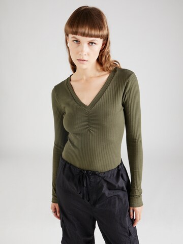 ABOUT YOU Shirt 'Fabienne' in Green: front