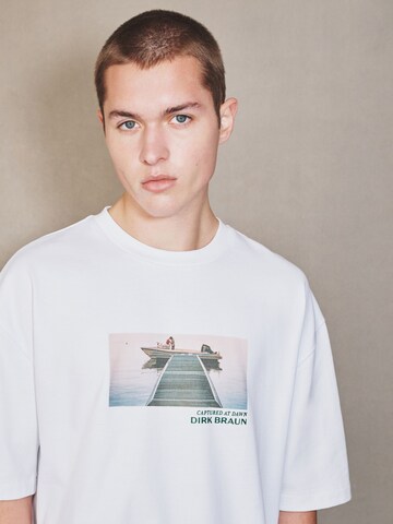 T-Shirt 'Dirk Braun Seminal' Next en blanc