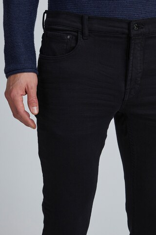 !Solid Slim fit Jeans in Black