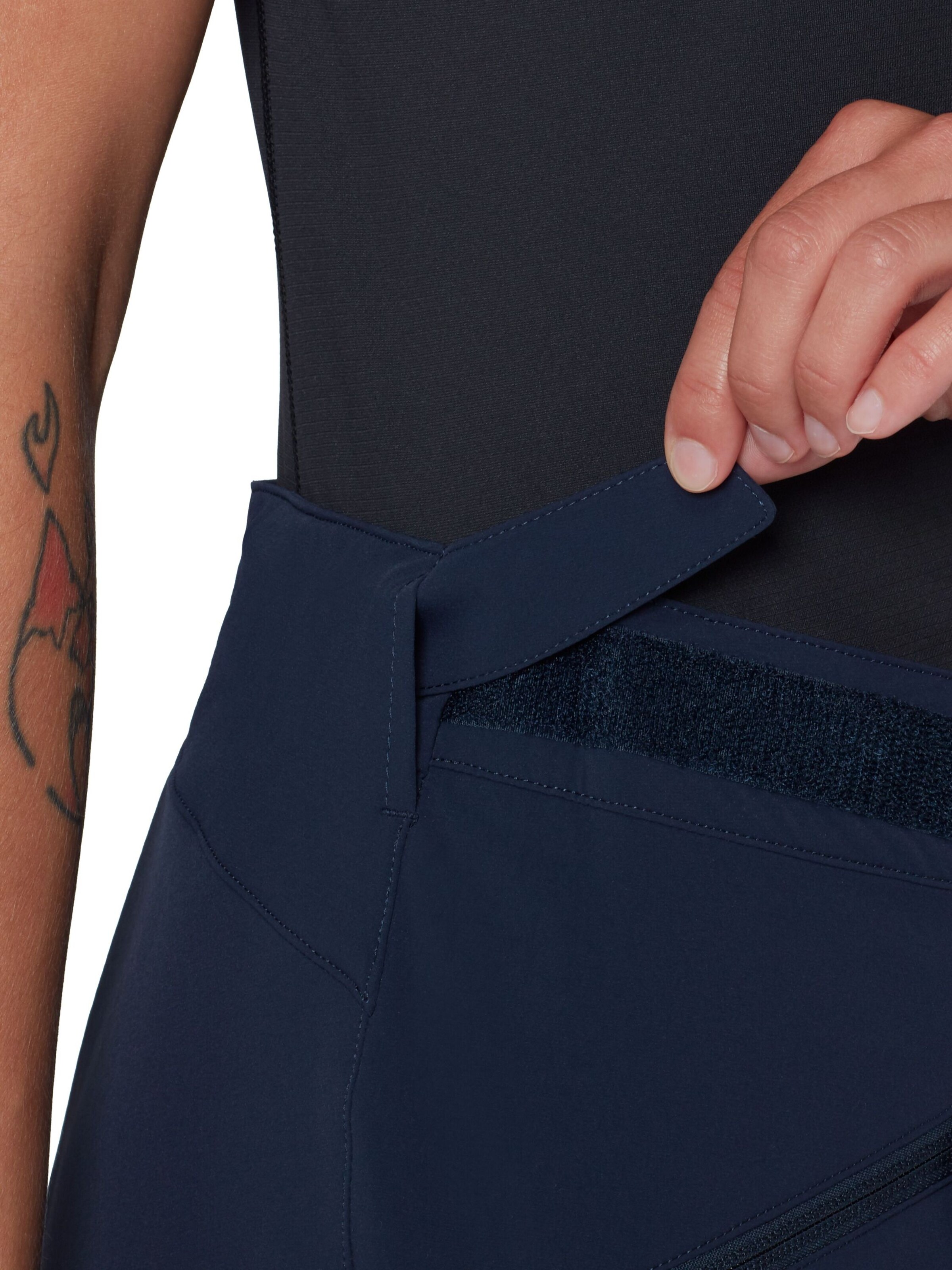 MAMMUT Regular Outdoor Pants in Blue