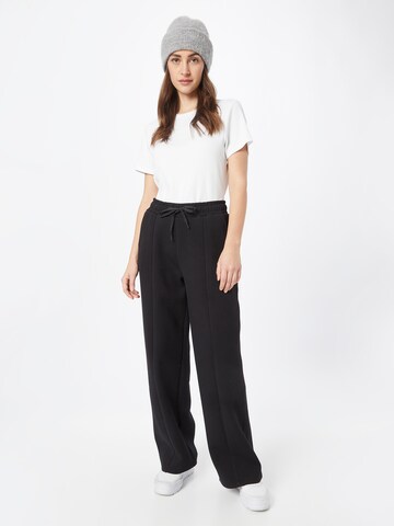 Wide leg Pantaloni de la s.Oliver pe negru