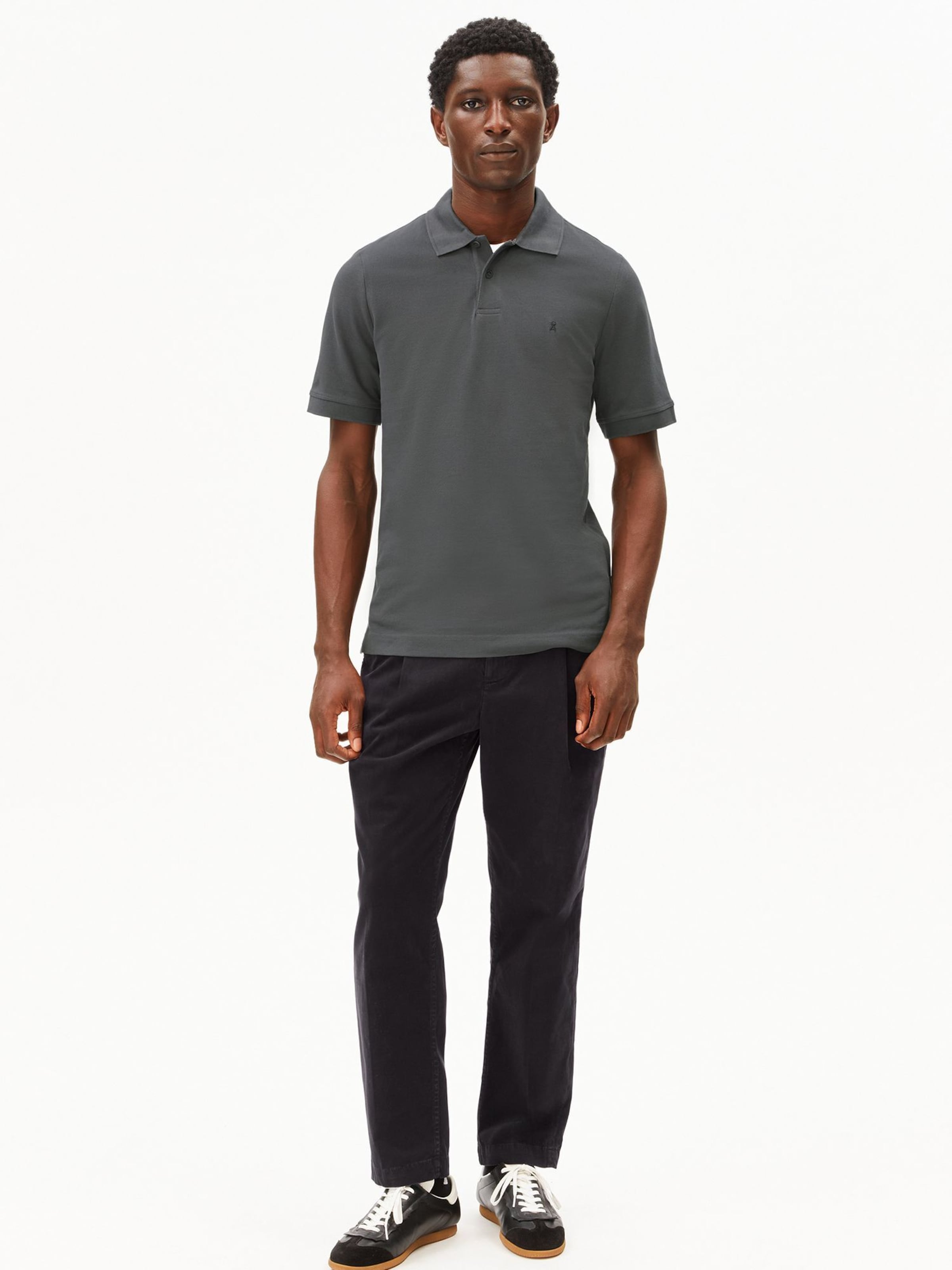 T-Shirt ARMEDANGELS en gris : devant