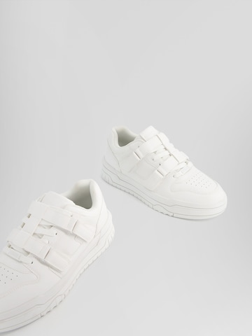 Bershka Sneakers low i hvit