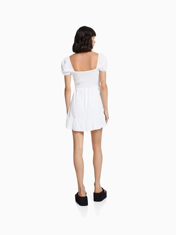 Robe d’été Bershka en blanc