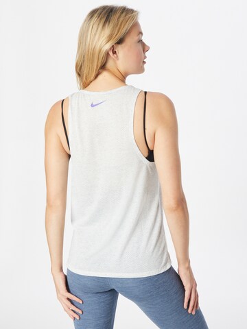 NIKE Sporttop 'TRAIL' in Grau