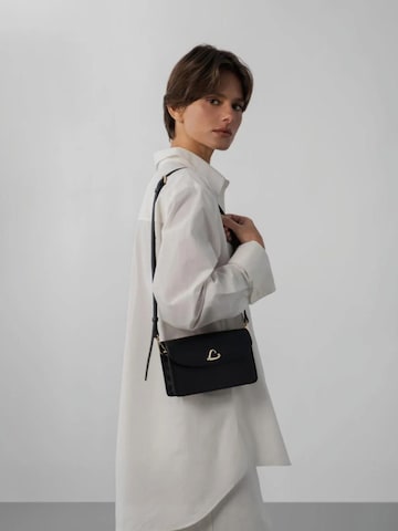LANCASTER Paris Torba na ramię 'Lancaster Pochette A rabat aimanté Paris Philos Noir' w kolorze czarny