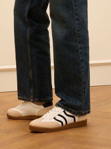 MANFIELD Sneakers laag in Wit