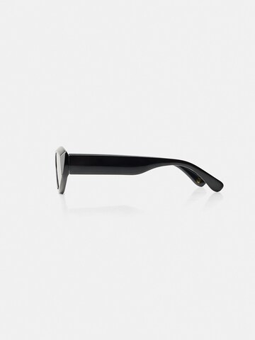 Bershka Sonnenbrille in Schwarz