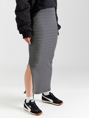 Aware Skirt 'VMLENA' in Black: front