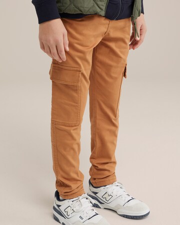 WE Fashion - Slimfit Pantalón en marrón: frente