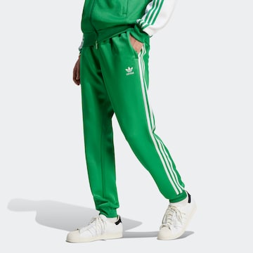 ADIDAS ORIGINALS Дънки Tapered Leg Панталон 'Adicolor Classics+ Sst' в зелено: отпред