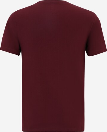 Coupe regular T-Shirt 'Swoosh' Nike Sportswear en rouge