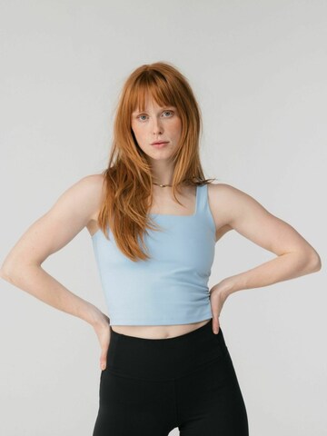 Top ' Tommy ' di Girlfriend Collective in blu