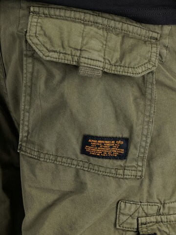 ALPHA INDUSTRIES - regular Pantalón en verde
