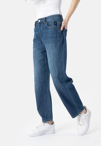 Regular Jean 'Yoana' Elias Rumelis en bleu