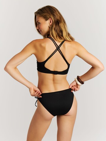 PROTEST Triangel Bikini 'PRTCosta'‌‌‌ in Schwarz