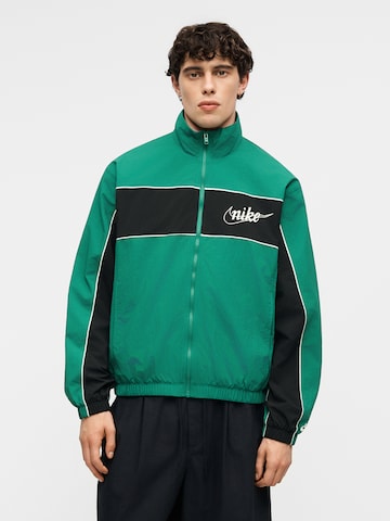 Nike Sportswear Átmeneti dzseki 'CLUB' - zöld: elől