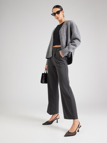 Wide leg Pantaloni con pieghe 'JDYGEGGO' di JDY in grigio