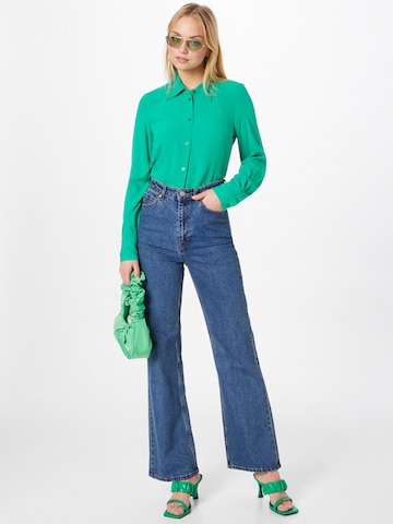 Monki Flared Jeans in Blauw