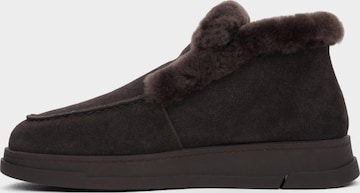 Estro Slipper in Braun: Vorderseite