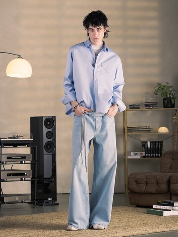ENRAGE - Ajuste confortable Camisa 'LETTER' en azul