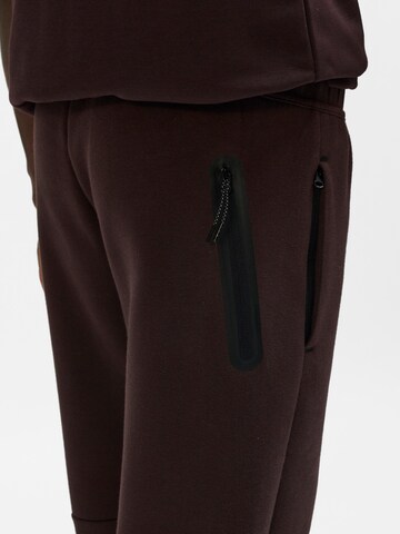 Hummel Tapered Sports trousers in Brown