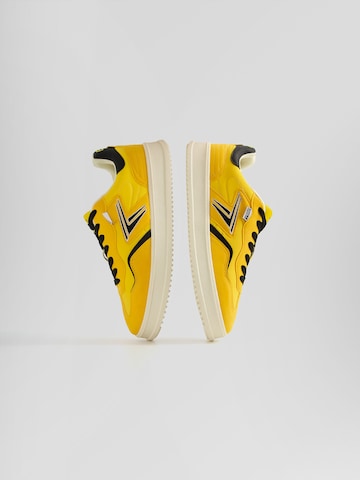 Bershka Sneaker in Gelb