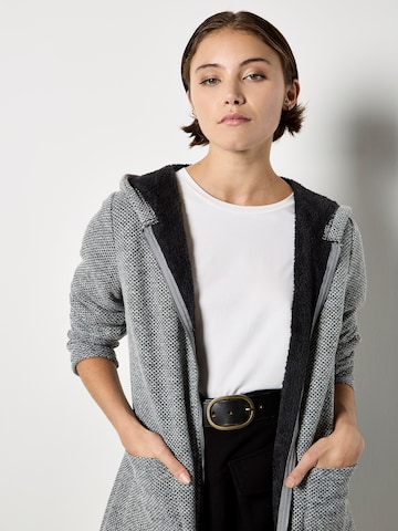 Apricot Tweed Fleece Lined Jacket ' ' in Grau