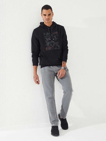 Tommy Life Sweatshirt in Black