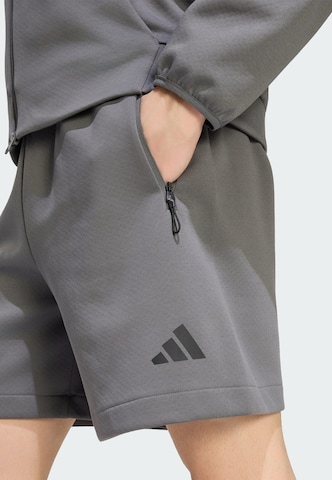 Loosefit Pantalon de sport 'Z.N.E.' ADIDAS SPORTSWEAR en gris