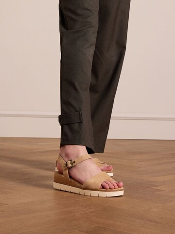 MANFIELD Sandalen met riem in Beige