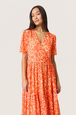 SOAKED IN LUXURY Dirndl in Oranje