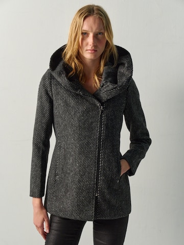 KOROSHI Between-Seasons Coat in Black: front