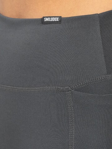 Smilodox Slimfit Leggings with Pockets  ' Kelsy ' in Grau