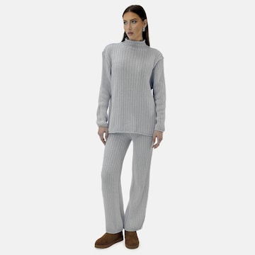 Completo pantalone di Elara in grigio: frontale