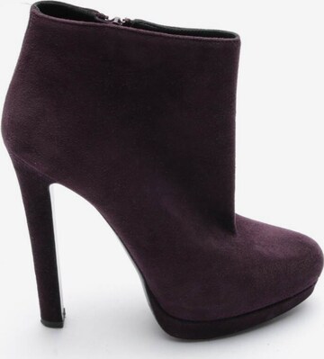 Alexander McQueen Dress Boots in 38,5 in Purple: front