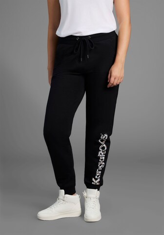 KangaROOS Tapered Workout Pants in Black: front