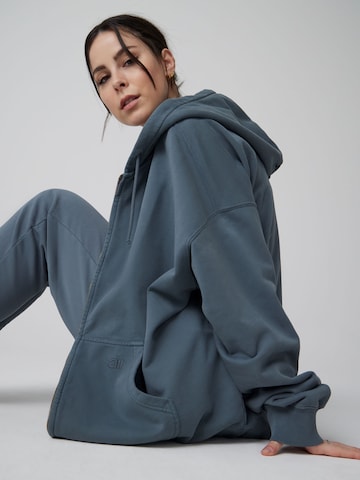 A LOT LESS Zip-Up Hoodie 'Merle' in Blue