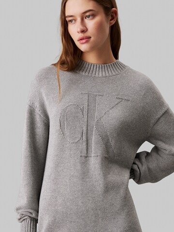 Calvin Klein Jeans Strickkleid in Grau