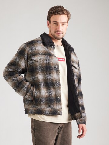 LEVI'S ® Přechodná bunda 'Relaxed Fit Plaid Sherpa Trucker Jacket' – hnědá: přední strana