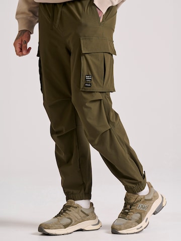 Funky Buddha Tapered Cargo nadrágok - zöld: elől