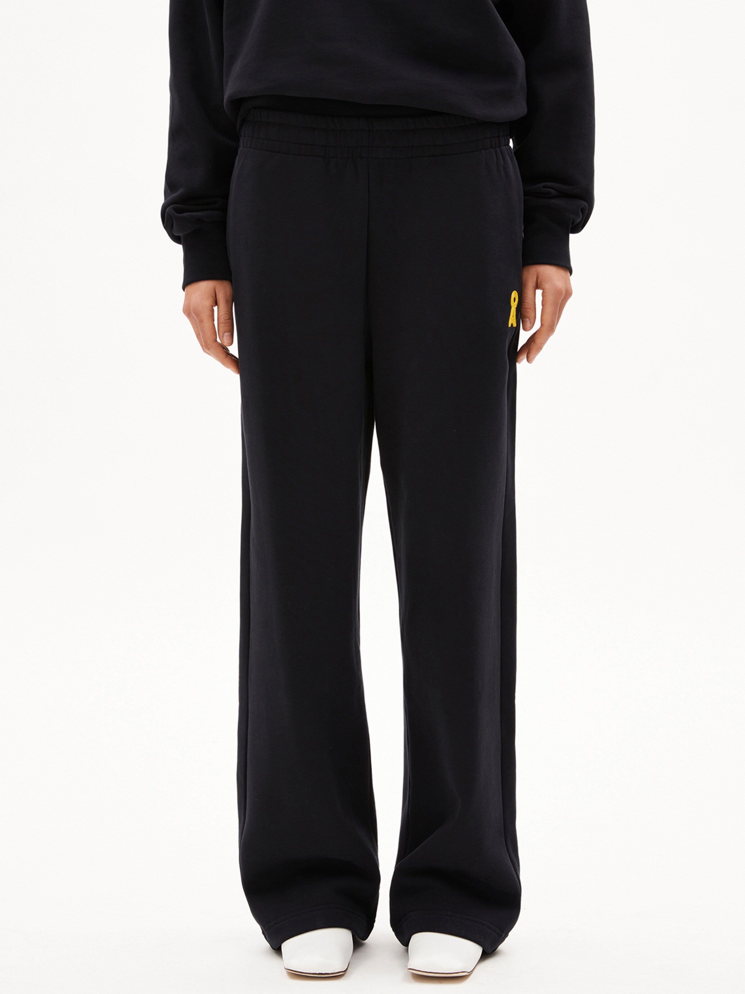 Loosefit Pantalon 'ICONIC Å IVAARA' ARMEDANGELS en noir : devant