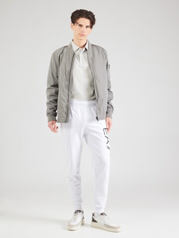 EA7 Emporio Armani Zúžený Kalhoty – bílá