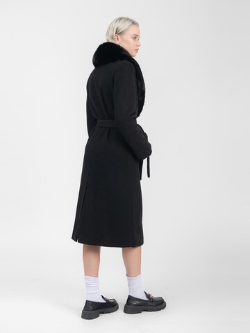 Influencer Mantel in Schwarz