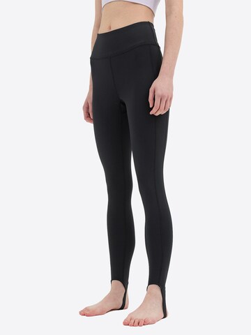 4F - Slimfit Pantalón deportivo en negro: frente