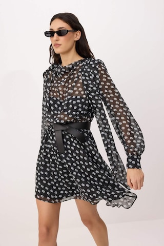 Trendyol Kleid in Schwarz: Vorderseite